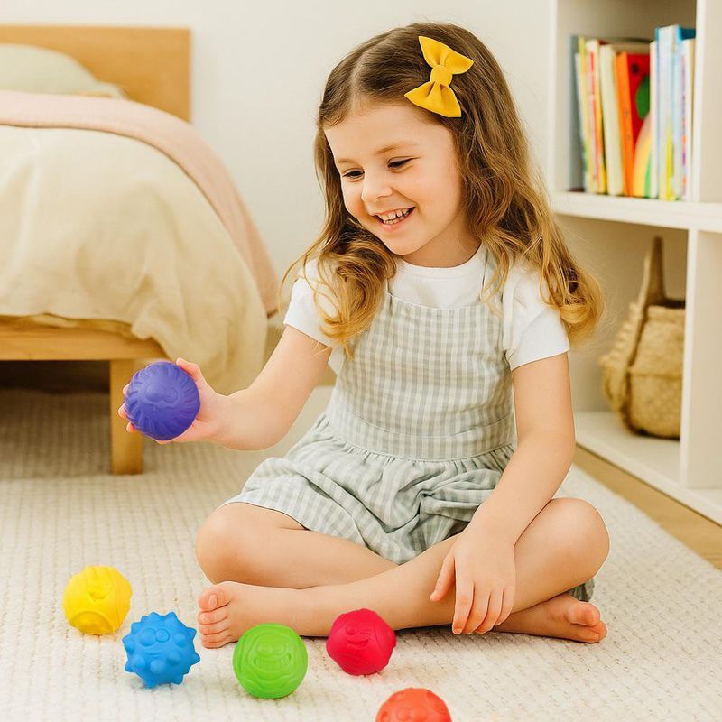 Set de 6 Pelotas de Colores con Caritas Divertidas