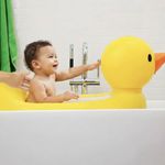Bañera Inflable Munchkin con Forma de Pato Color Amarillo