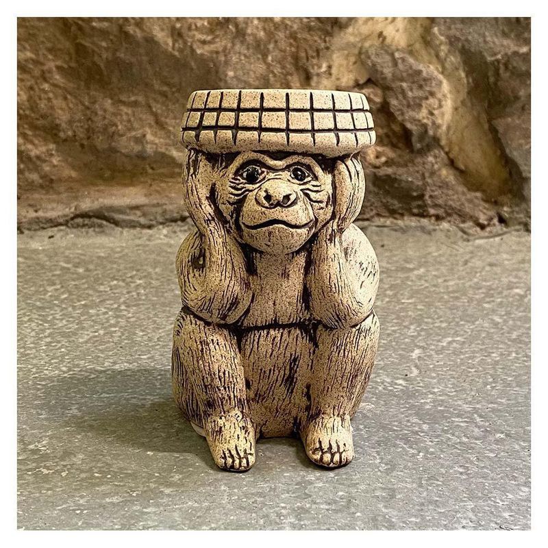Figura de Piedra Cerámica diseño Mono Sabio OIr - Cerámicas Mundo Maya