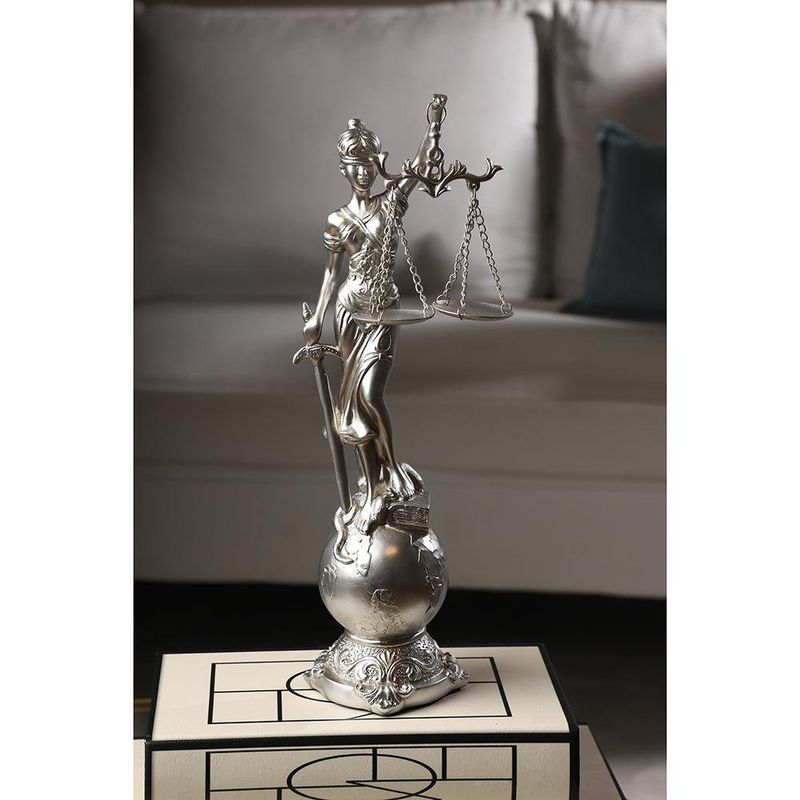 Dama De La Justicia Plateada 9x9x31.3 Cm - Concepts