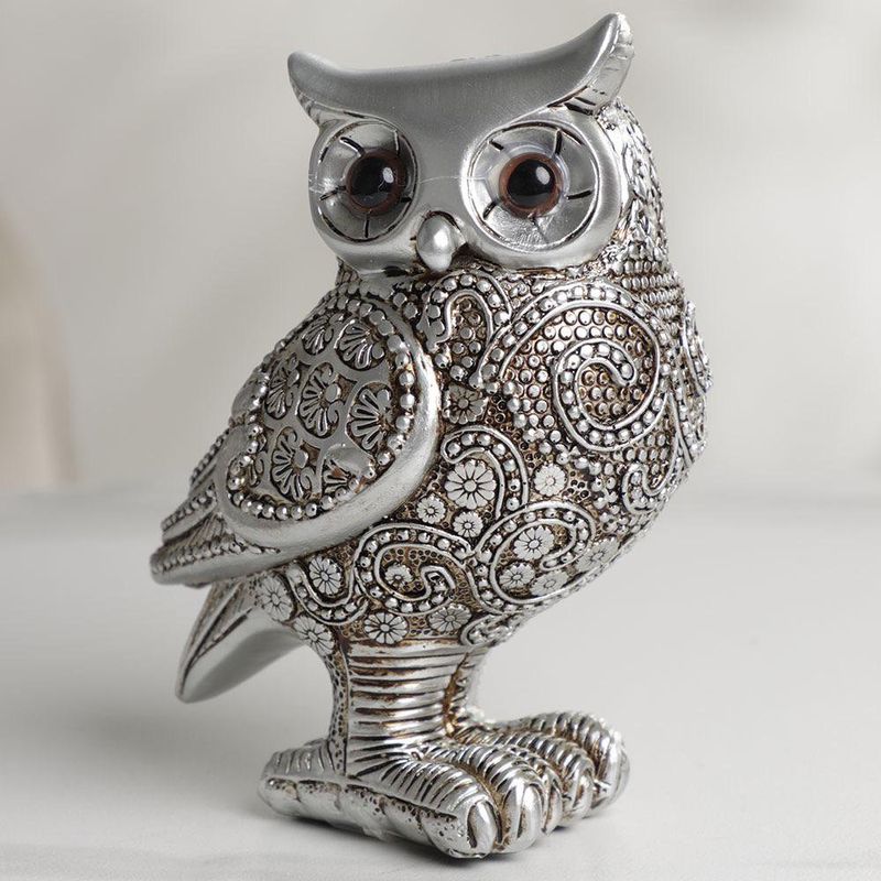 Figura Decorativa de Búho Plateado con Detalles