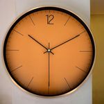 Reloj Metálico 12 Plg Dorado y Naranja