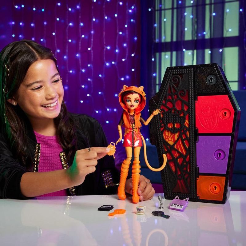 Muñeca Monster High Toralei Stripe Skulltimate Secrets Neon Frights