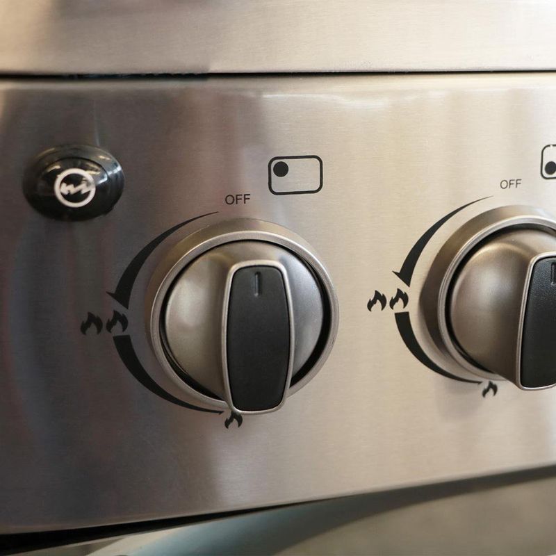 Estufa a Gas de 4 Hornillas Negra 20 Plg - Rca