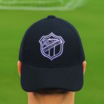 Gorra Negra con Escudo Morado Comunicaciones
