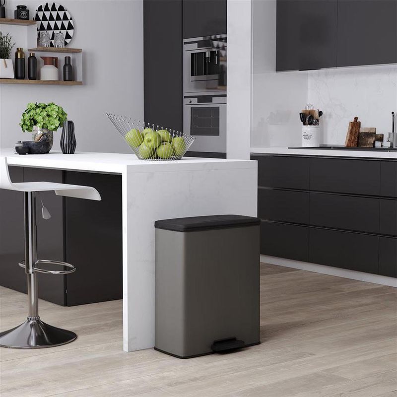 Basurero de Plástico con Tapa Gris 65 L