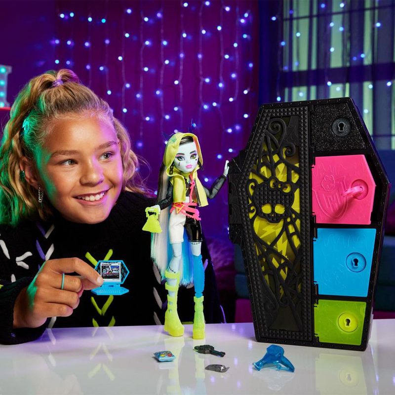 Muñeca Monster High Frankie Stein Skulltimate Secrets Neon Frights