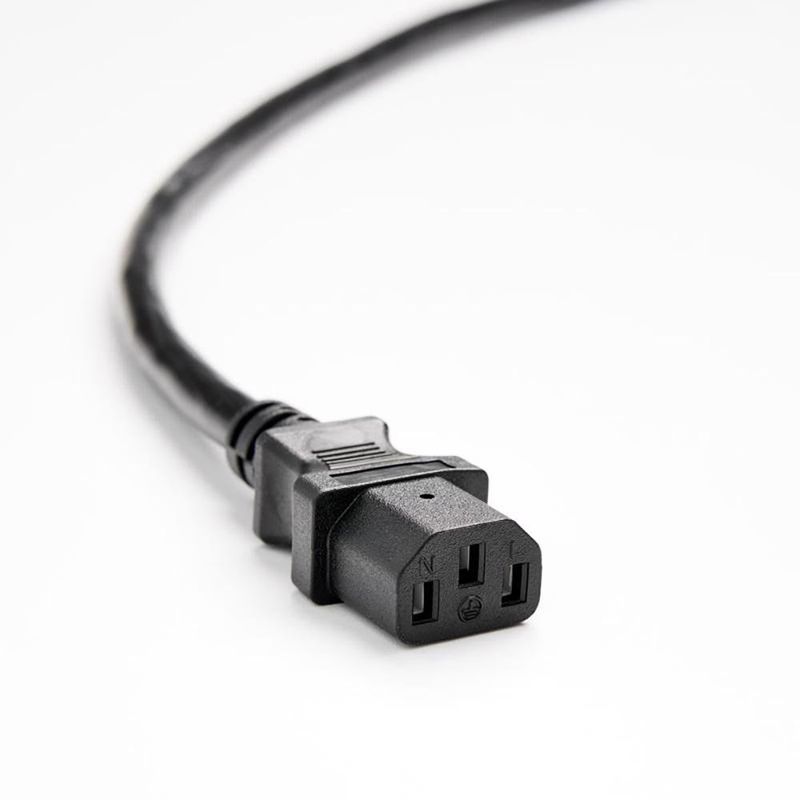 Cable de Alimentación NEMA 5-15P a IEC C13 con Protección 1000 J