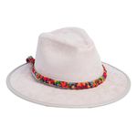 Sombrero Beige De Gamuza Con Cinta Típica