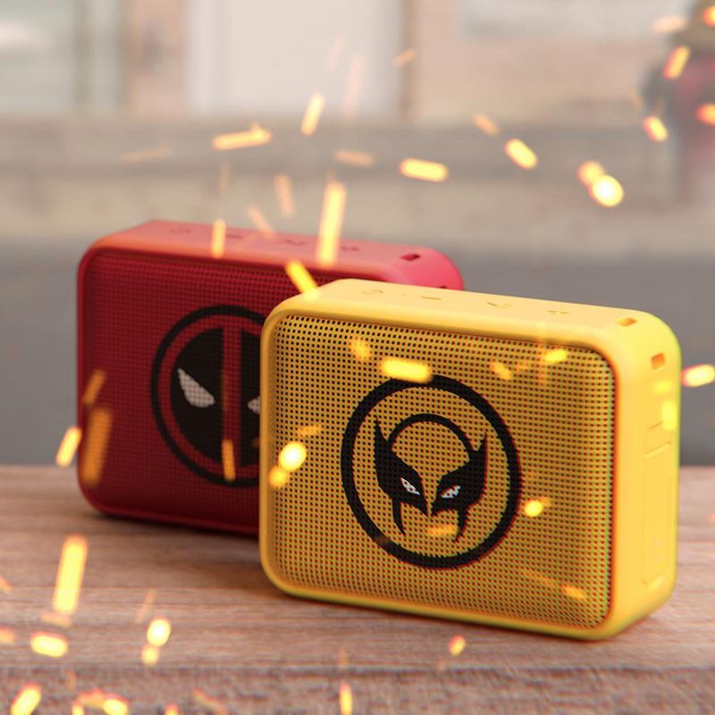 Set de 2 Bocinas Pórtatiles Diseño de Deadpool y Wolverine