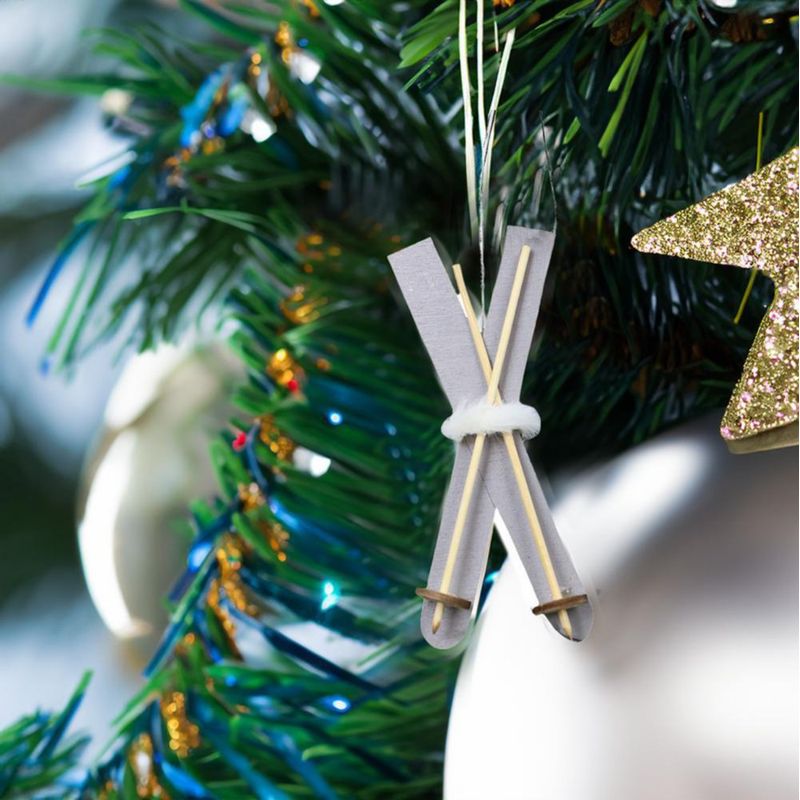Adorno Navideño de Esquís Decorativos con Detalle de Piel