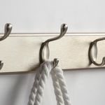 Gancho Atornillable Plateado con 4 Ganchos Metálico