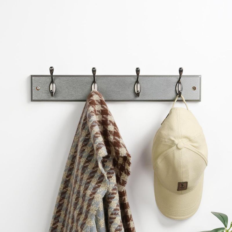 Gancho Atornillable Plateado con 4 Ganchos Metálico