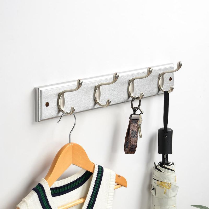 Gancho Atornillable Plateado con 4 Ganchos Metálico