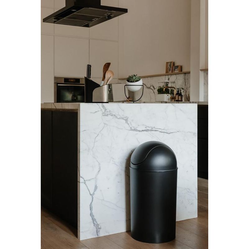 Basurero Abatible Negro 38 L