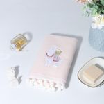 Toalla de Manos Rosa con Bordado Diseño Llama