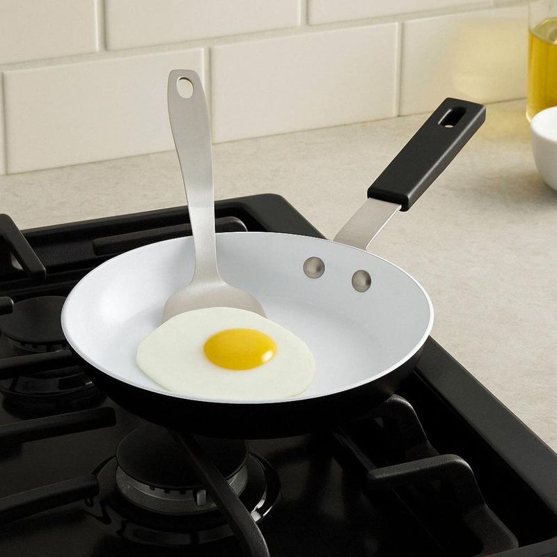 Sartén Antiadherente Negro con Espátula