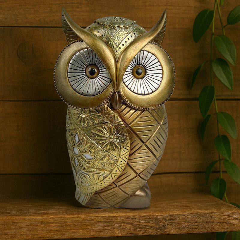 Figura Decorativa Búho Dorado con Relieve