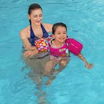 Chaleco Flotador Natación Infantil con Brazitos Integrados Diseños Surtidos
