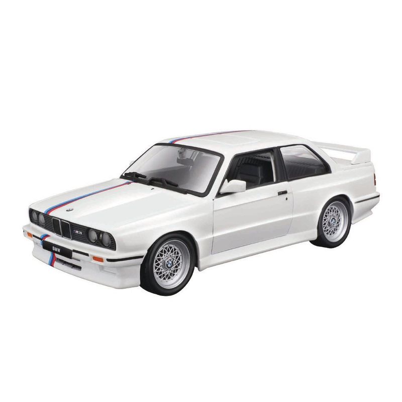 Auto A Escala 1:24 Estándar Diseños Surtidos