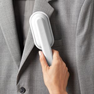 Cepillo Giratorio de Plástico para Ropa