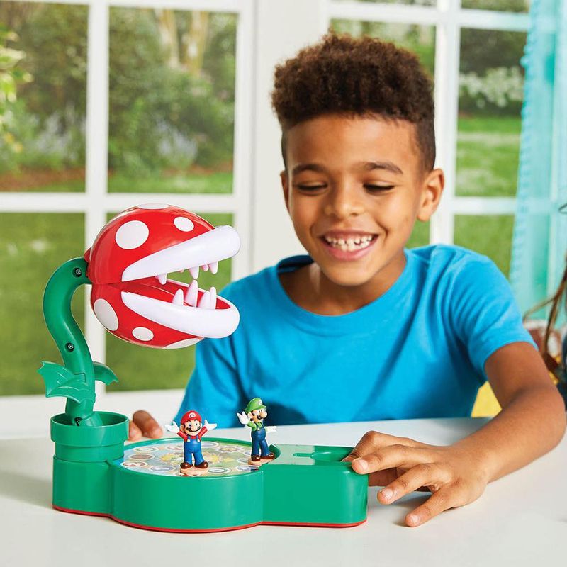 Juego de Mesa con Planta Piraña