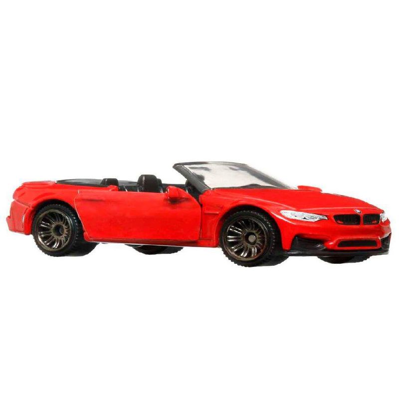 Vehículo a Escala 1:64 con Partes Móviles