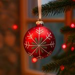 Esfera Navideña Roja con Ramas Blancas