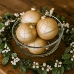 Esfera Navideña Dorada con Brillo y Diseño en Red