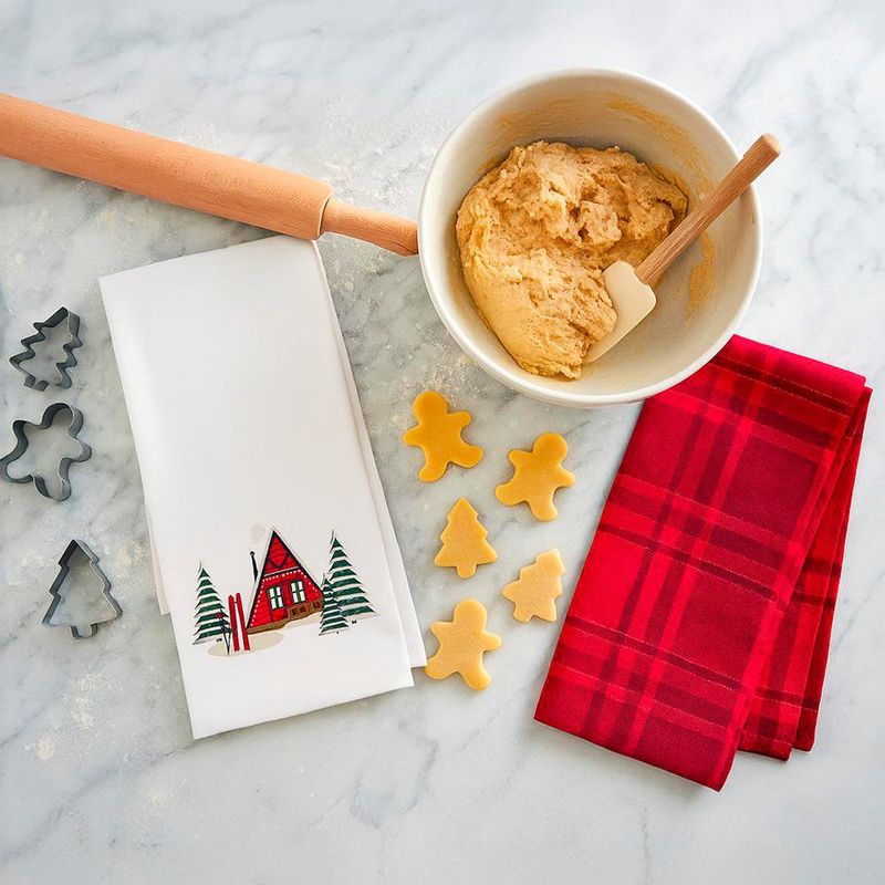 Set de 2 Toallas Roja con Diseño Pinos