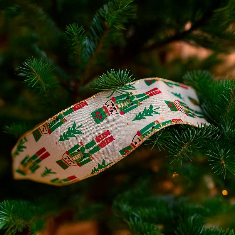 Listón Navideño de Cascanueces de 2.5 plg x 10 yardas Color Blanco