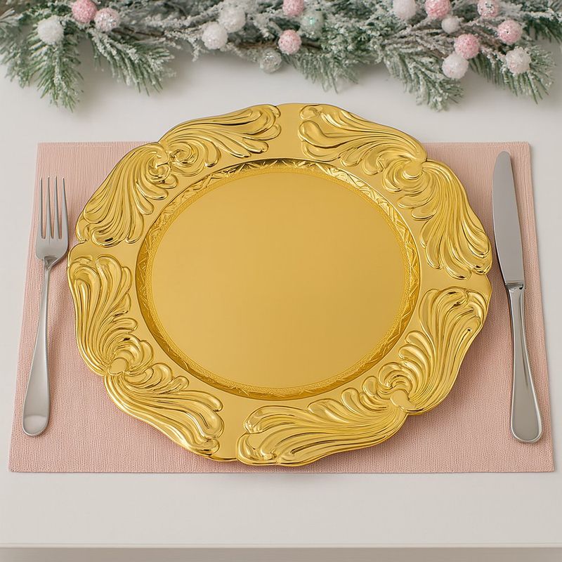 Plato Base Dorado Relieve Clásico