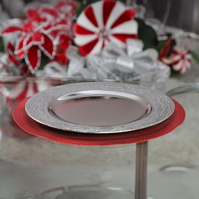 Plato Base Plateado con Textura Elegante