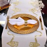 Plato Base Dorado con Textura Elegante