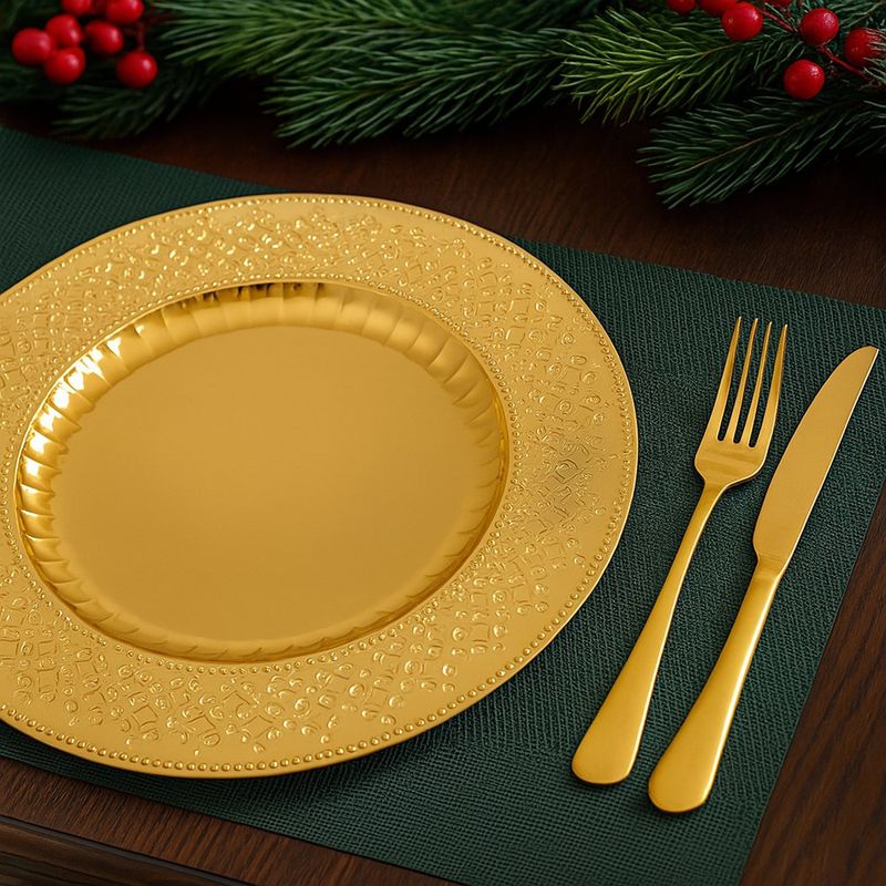 Plato Base Dorado Relieve Clásico
