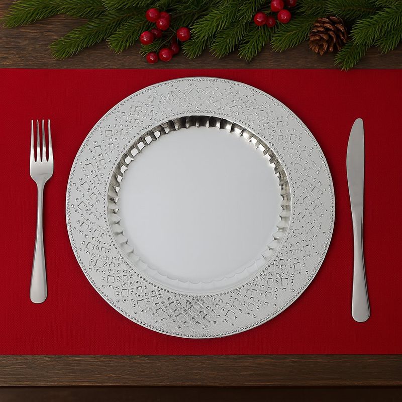 Plato Base Plateado Relieve Clásico