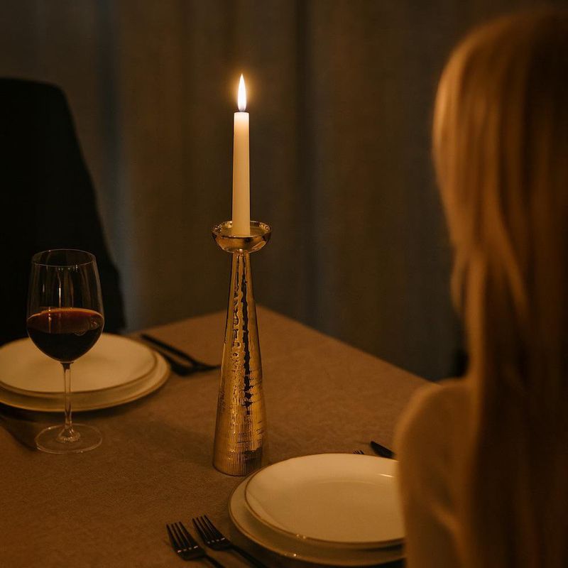 Candelabro Dorado de Cerámica Estilo Martillado