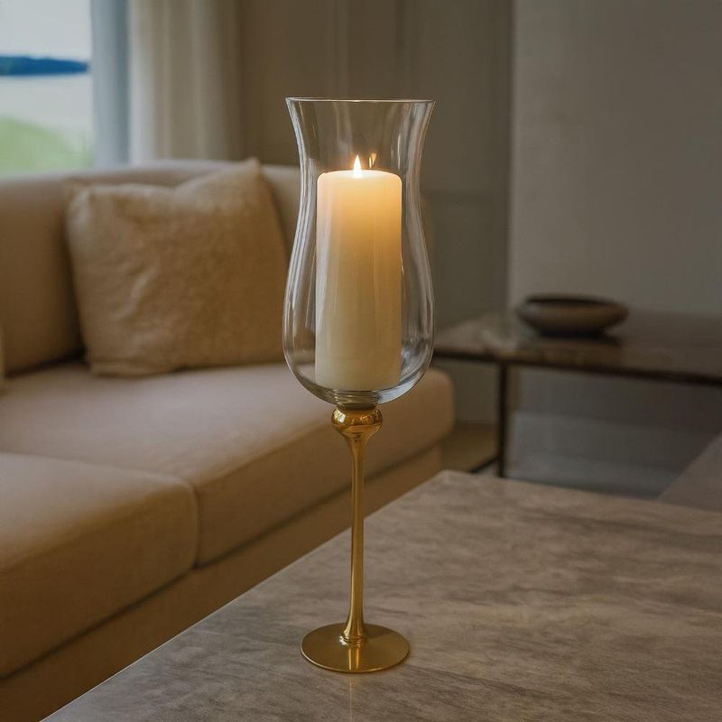 Candelero de Vidrio con Base Dorada