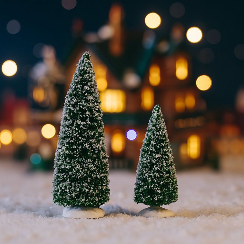 Set de 2 Árboles Coníferas Nevados para Villa Navideña