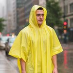 Poncho-de-Vinyl-Amarillo