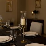 Candelero de Vidrio con Base Dorada