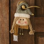 Adorno Navideño de Muñeca con Sombrero Dorado y Bufanda