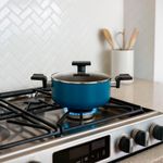 Olla de Aluminio Antiadherente Azul de 20 cm con Tapa