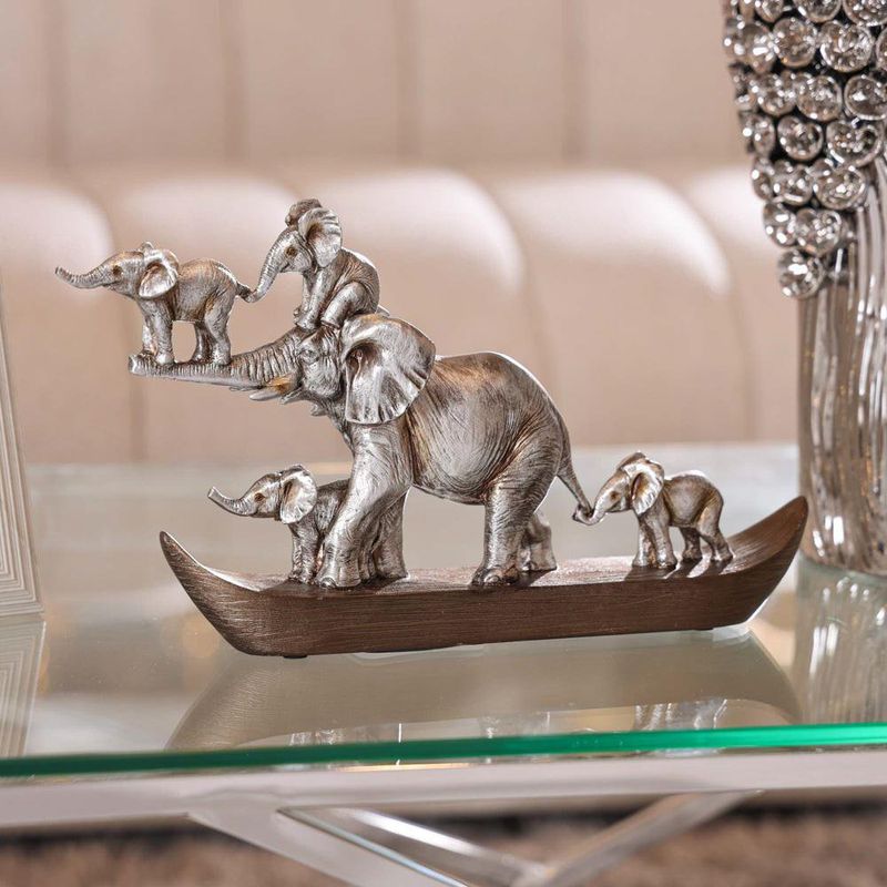 Figura Decorativa de Elefantes en Bote
