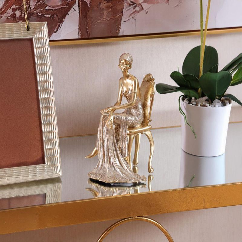 Figura Decorativa de Dama Sentada