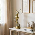 Figura Decorativa Dama de la Justicia Dorado y Plateado