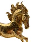 Figura Decorativa de Caballo Dorado en Movimiento