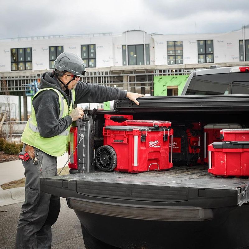 Caja de Herramientas con Rodos Packout 22 Plg