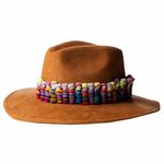 Sombrero Tipo Gamuza Gena con Muñecas Quita Pena