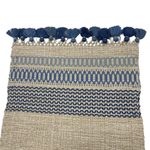 Camino de Mesa Beige con Guardas Celestes y Borlas